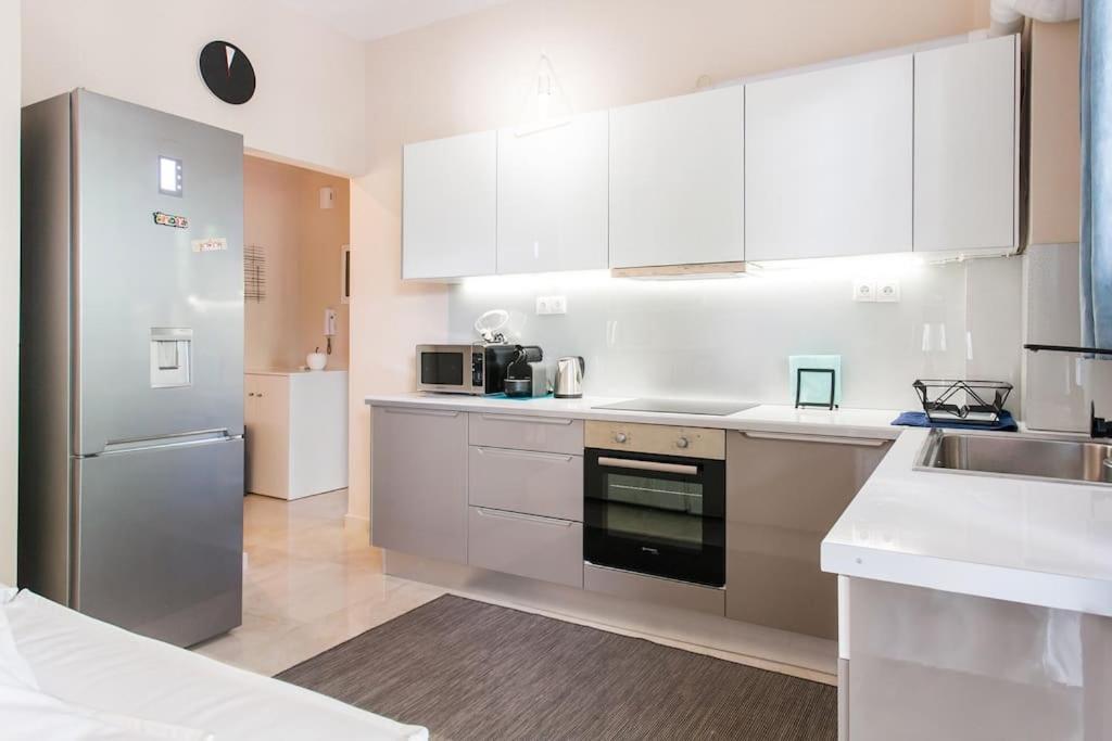 Lux Beach Apartment Vari  Bagian luar foto